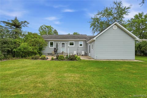 Tiny photo for 624 Alt Boulevard, Grand Island, NY 14072 (MLS # B1709289)