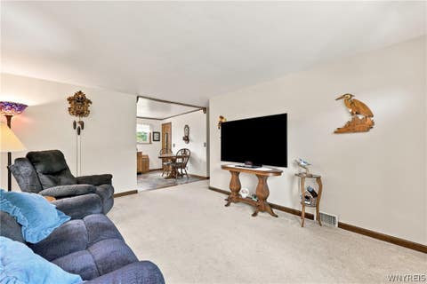 Tiny photo for 624 Alt Boulevard, Grand Island, NY 14072 (MLS # B1709289)