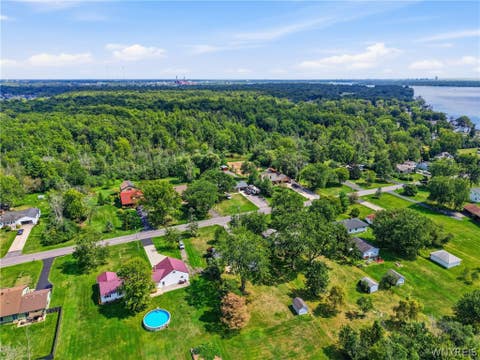 Tiny photo for 624 Alt Boulevard, Grand Island, NY 14072 (MLS # B1709289)