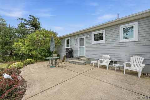 Tiny photo for 624 Alt Boulevard, Grand Island, NY 14072 (MLS # B1709289)