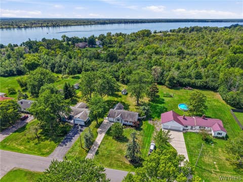 Tiny photo for 624 Alt Boulevard, Grand Island, NY 14072 (MLS # B1709289)