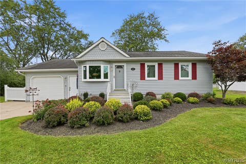 Photo of 624 Alt Boulevard, Grand Island, NY 14072 (MLS # B1709289)