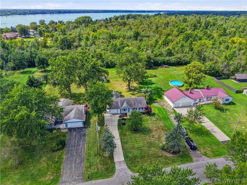 Tiny photo for 624 Alt Boulevard, Grand Island, NY 14072 (MLS # B1709289)