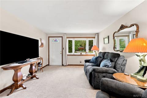 Tiny photo for 624 Alt Boulevard, Grand Island, NY 14072 (MLS # B1709289)