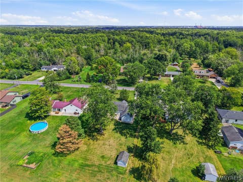 Tiny photo for 624 Alt Boulevard, Grand Island, NY 14072 (MLS # B1709289)