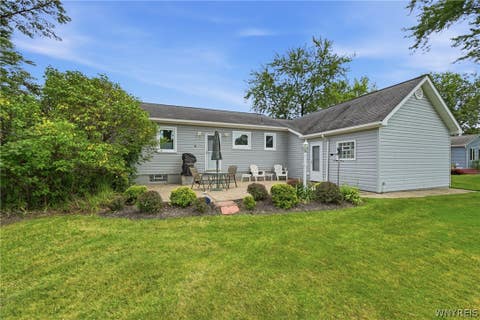 Tiny photo for 624 Alt Boulevard, Grand Island, NY 14072 (MLS # B1709289)
