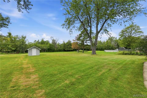 Tiny photo for 624 Alt Boulevard, Grand Island, NY 14072 (MLS # B1709289)