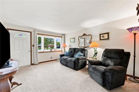 Tiny photo for 624 Alt Boulevard, Grand Island, NY 14072 (MLS # B1709289)