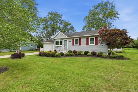 Tiny photo for 624 Alt Boulevard, Grand Island, NY 14072 (MLS # B1709289)