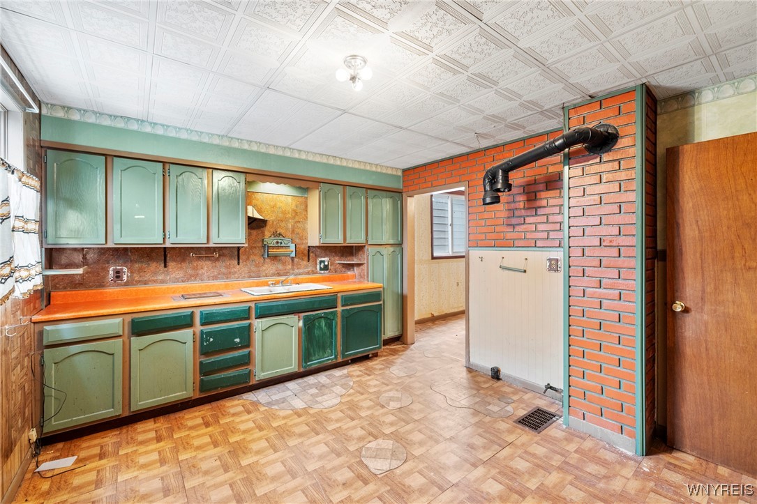 35 Reo Avenue, Cheektowaga, New York image 12