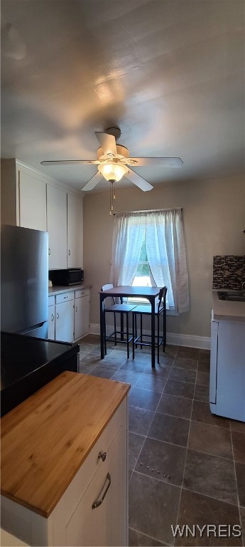 Niagara Falls, New York 14305, United States, 4 Bedrooms Bedrooms, ,2 BathroomsBathrooms,Residential,Active,210551