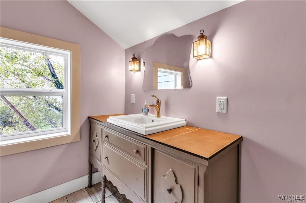 Gaines, New York 14411, United States, 5 Bedrooms Bedrooms, ,2 BathroomsBathrooms,Residential,Active,122247