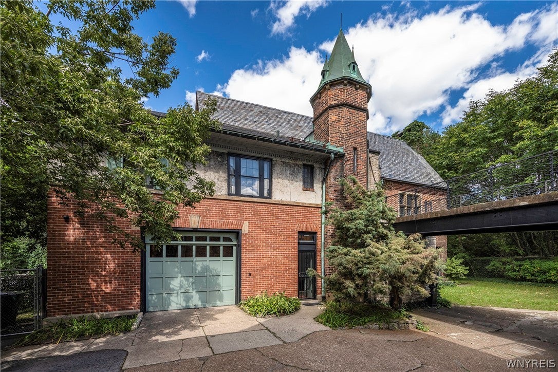 21 Mayfair Lane