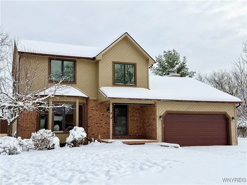 Photo of 8 Hummingbird Lane, Amherst, NY 14228 (MLS # B1659016)