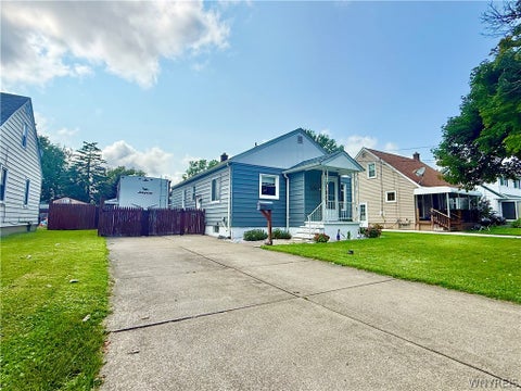 Photo of 646 69th Street, Niagara Falls, NY 14304 (MLS # B1707276)