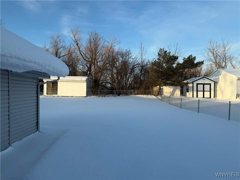 Tiny photo for 4320 Isherwood Drive, Niagara, NY 14305 (MLS # B1660751)