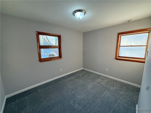 Tiny photo for 4320 Isherwood Drive, Niagara, NY 14305 (MLS # B1660751)