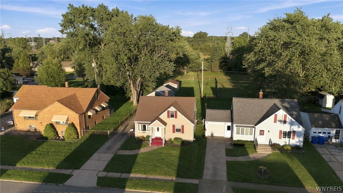 33 Lyndale Court