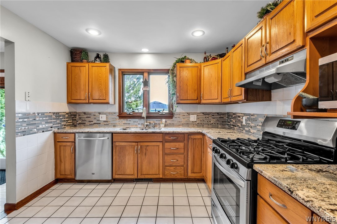 2 W Lake Forest Parkway