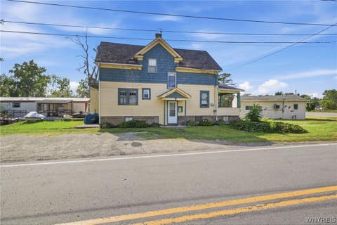Photo of 2798 Niagara Falls Boulevard, Wheatfield, NY 14120 (MLS # B1708423)