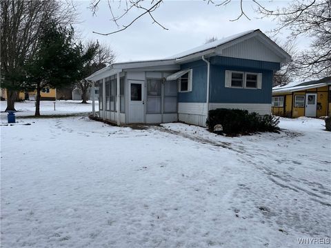 Photo of 19 Lakewood Village Vlg, Shelby, NY 14103 (MLS # B1655203)