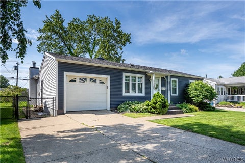 Homes For Sale - 293 Desmond Drive<br/> Tonawanda, NY 14150