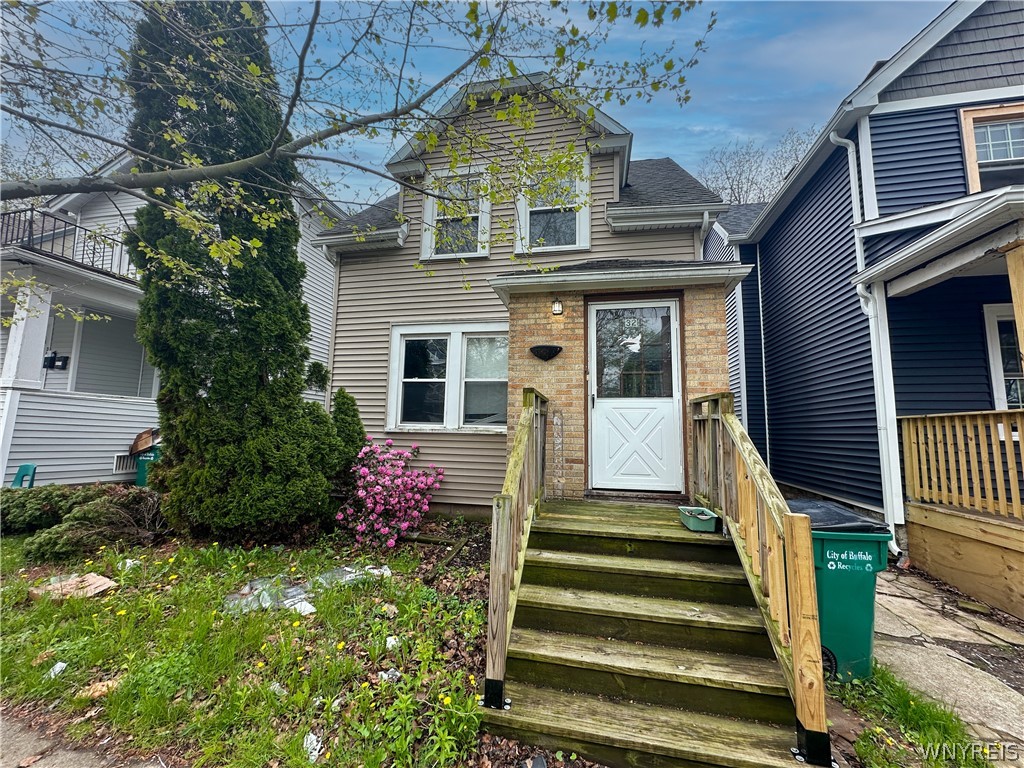 32 Custer Street