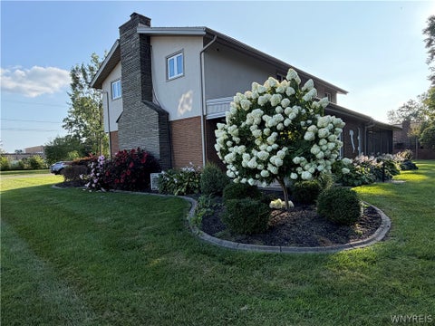 Tiny photo for 8148 Effie Drive, Niagara, NY 14304 (MLS # B1709139)