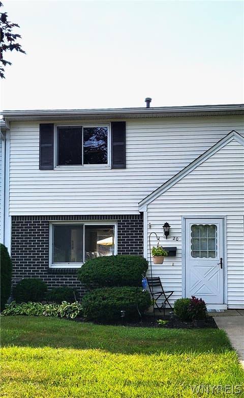 Photo of 20 Parkview Court, Lancaster, NY 14086 (MLS # B1706249)