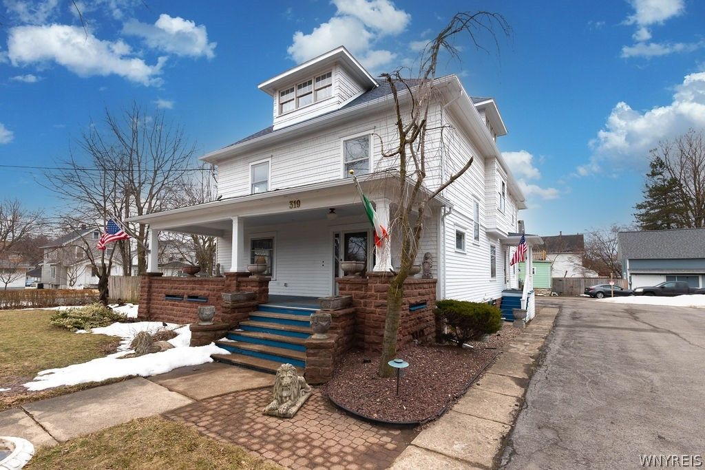 Photo of 319 Wheatfield 1B, North Tonawanda, NY 14120 (MLS # B1666561)