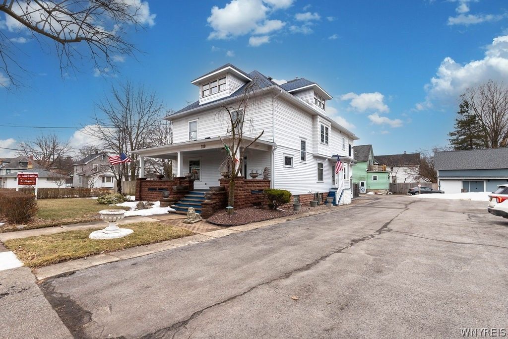 Photo of 319 Wheatfield 1B, North Tonawanda, NY 14120 (MLS # B1666561)