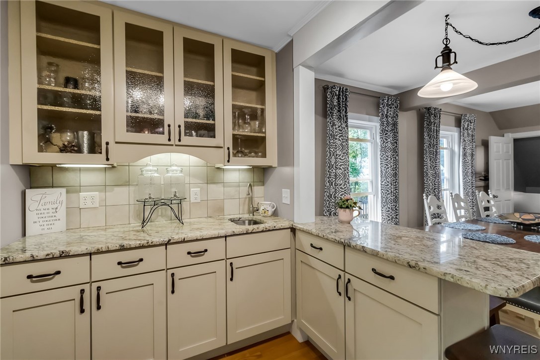 301 Oakwood Avenue, Aurora, New York image 13