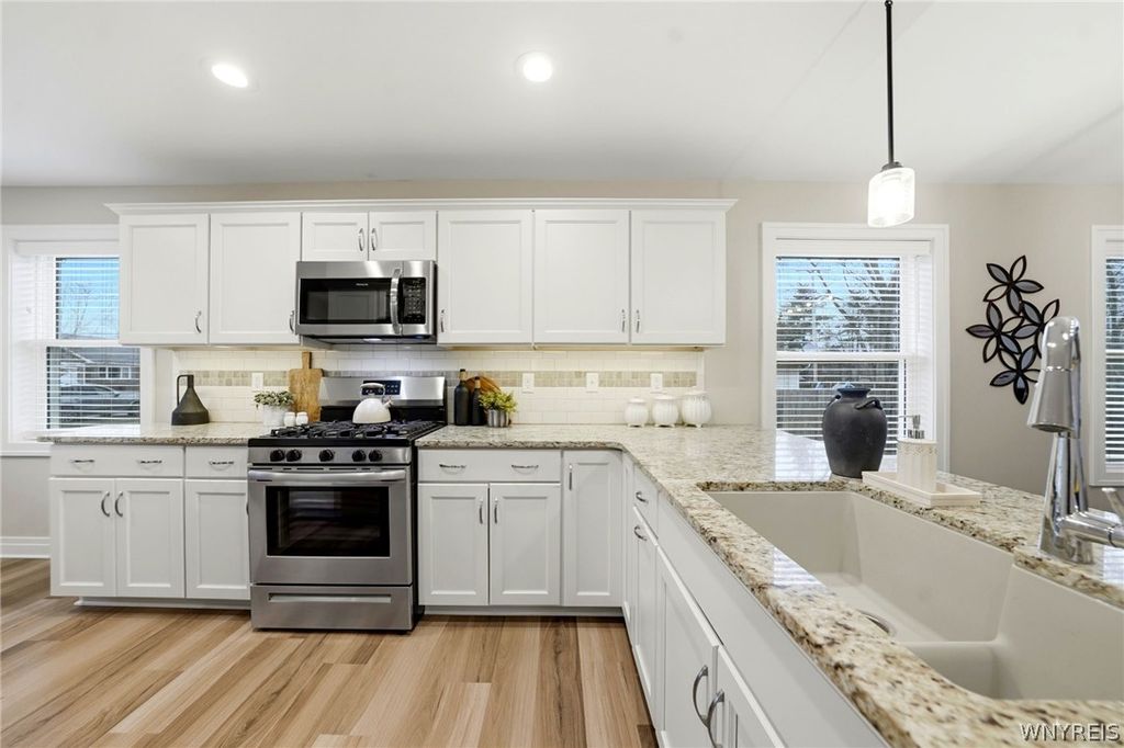 Photo of 48 Ivy Way, Lancaster, NY 14086 (MLS # B1666255)