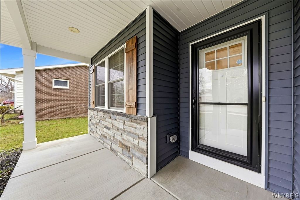 Photo of 48 Ivy Way, Lancaster, NY 14086 (MLS # B1666255)