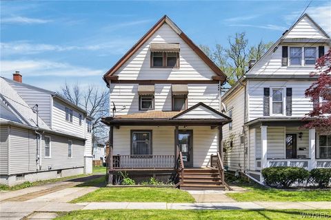 Photo of 805 16th Street, Niagara Falls, NY 14301 (MLS # B1679009)