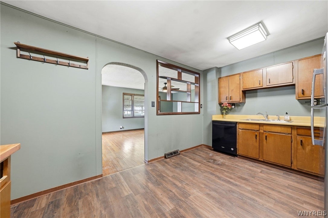 1141 Bowen Road