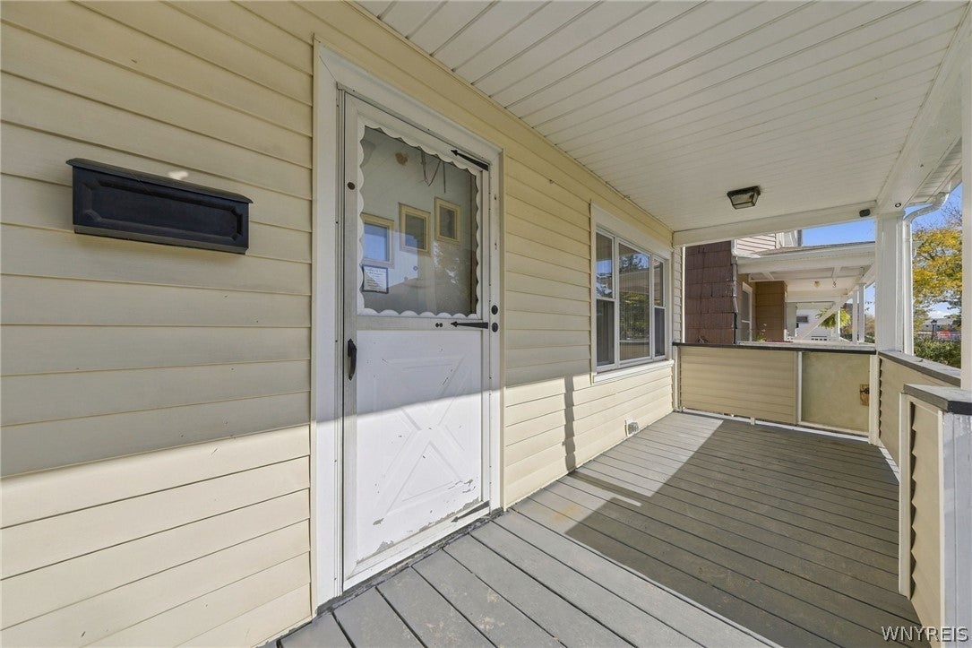 43 W Hazeltine Avenue