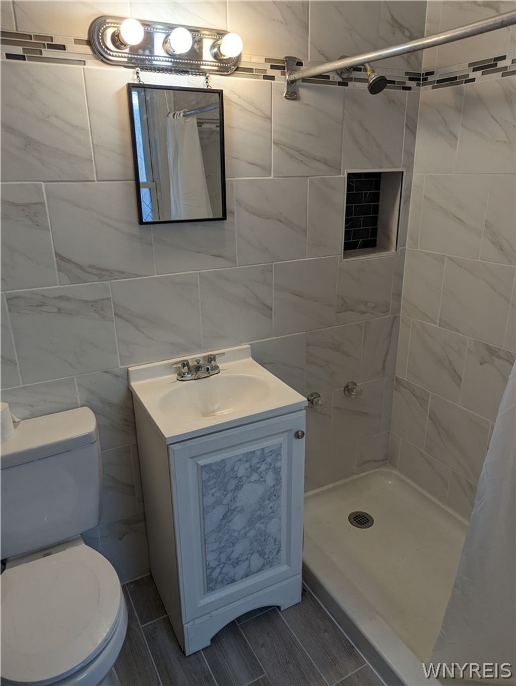 Photo of 32 Gladstone Street, Buffalo, NY 14207 (MLS # B1666642)