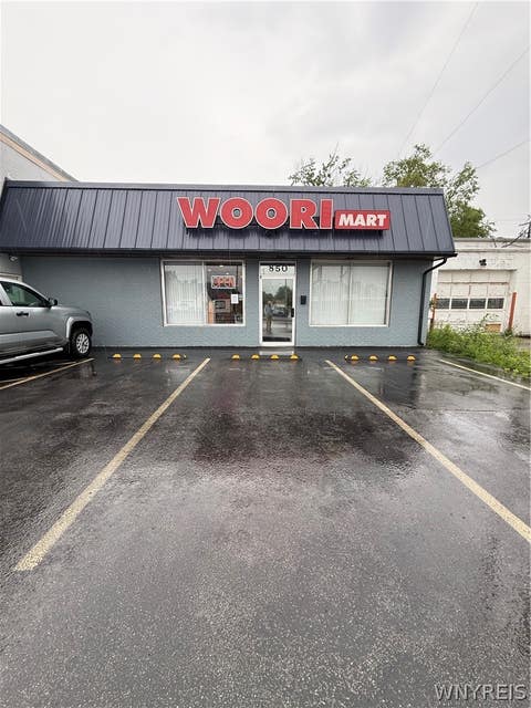 Photo of 838 Niagara Falls Blvd Boulevard, Tonawanda, NY 14223 (MLS # B1696887)
