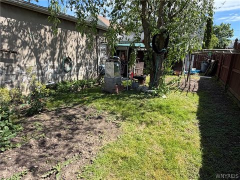 Tiny photo for 2654 North Avenue, Niagara Falls, NY 14305 (MLS # B1684857)
