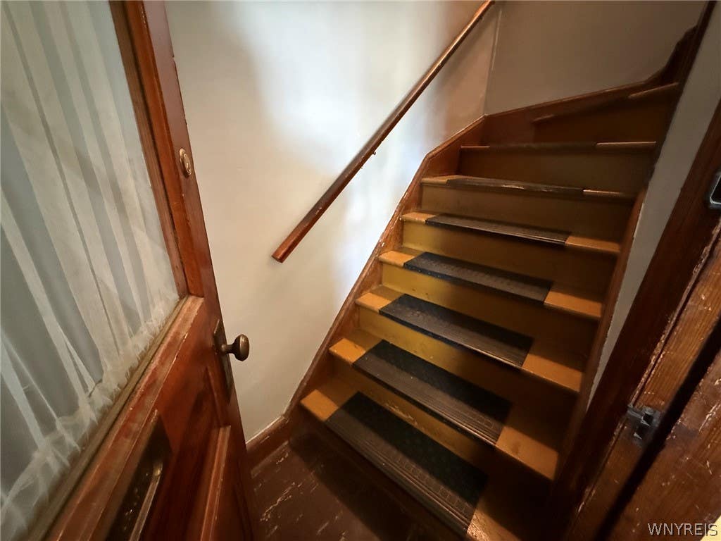 Photo of 74 Ashton Place, Buffalo, NY 14220 (MLS # B1698472)