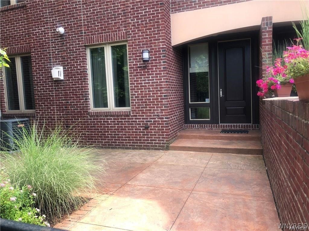 Photo of 11 Ojibwa Circle, Buffalo, NY 14202 (MLS # B1716224)