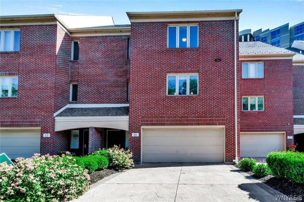 Photo of 11 Ojibwa Circle, Buffalo, NY 14202 (MLS # B1716224)