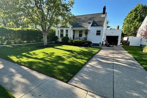 Homes For Sale - 2 Campwood Court<br/> Cheektowaga, NY 14215