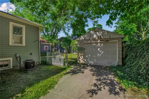 Tiny photo for 31 N Ellicott Street, Amherst, NY 14221 (MLS # B1660671)