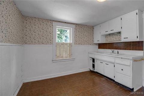 Tiny photo for 31 N Ellicott Street, Amherst, NY 14221 (MLS # B1660671)