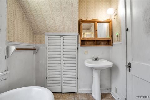 Tiny photo for 31 N Ellicott Street, Amherst, NY 14221 (MLS # B1660671)