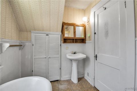 Tiny photo for 31 N Ellicott Street, Amherst, NY 14221 (MLS # B1660671)