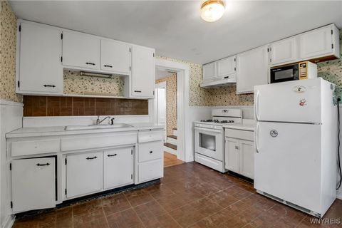 Tiny photo for 31 N Ellicott Street, Amherst, NY 14221 (MLS # B1660671)