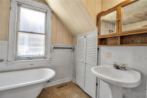 Tiny photo for 31 N Ellicott Street, Amherst, NY 14221 (MLS # B1660671)